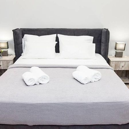 E Spacious Cornered Brand New Studio Apartment E Atenas Exterior foto