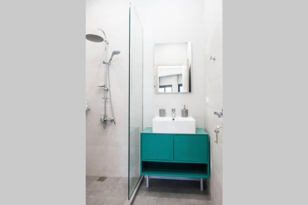 E Spacious Cornered Brand New Studio Apartment E Atenas Exterior foto