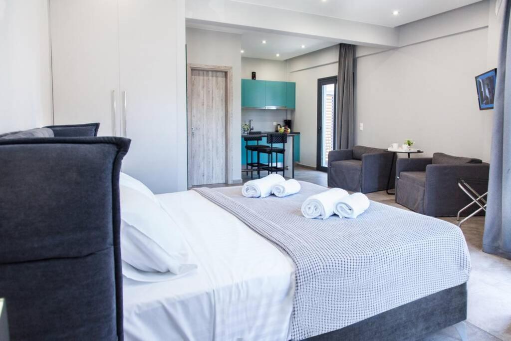 E Spacious Cornered Brand New Studio Apartment E Atenas Exterior foto