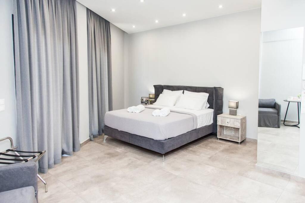 E Spacious Cornered Brand New Studio Apartment E Atenas Exterior foto